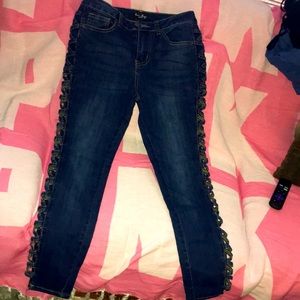 Criss cross sides jeans